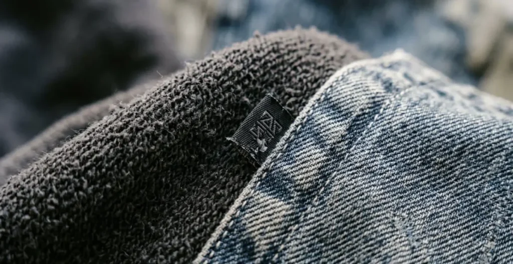 Dettaglio macro di tessuto e texture di abbigliamento streetwear oversize Dettaglio macro di tessuto e texture di abbigliamento streetwear oversize